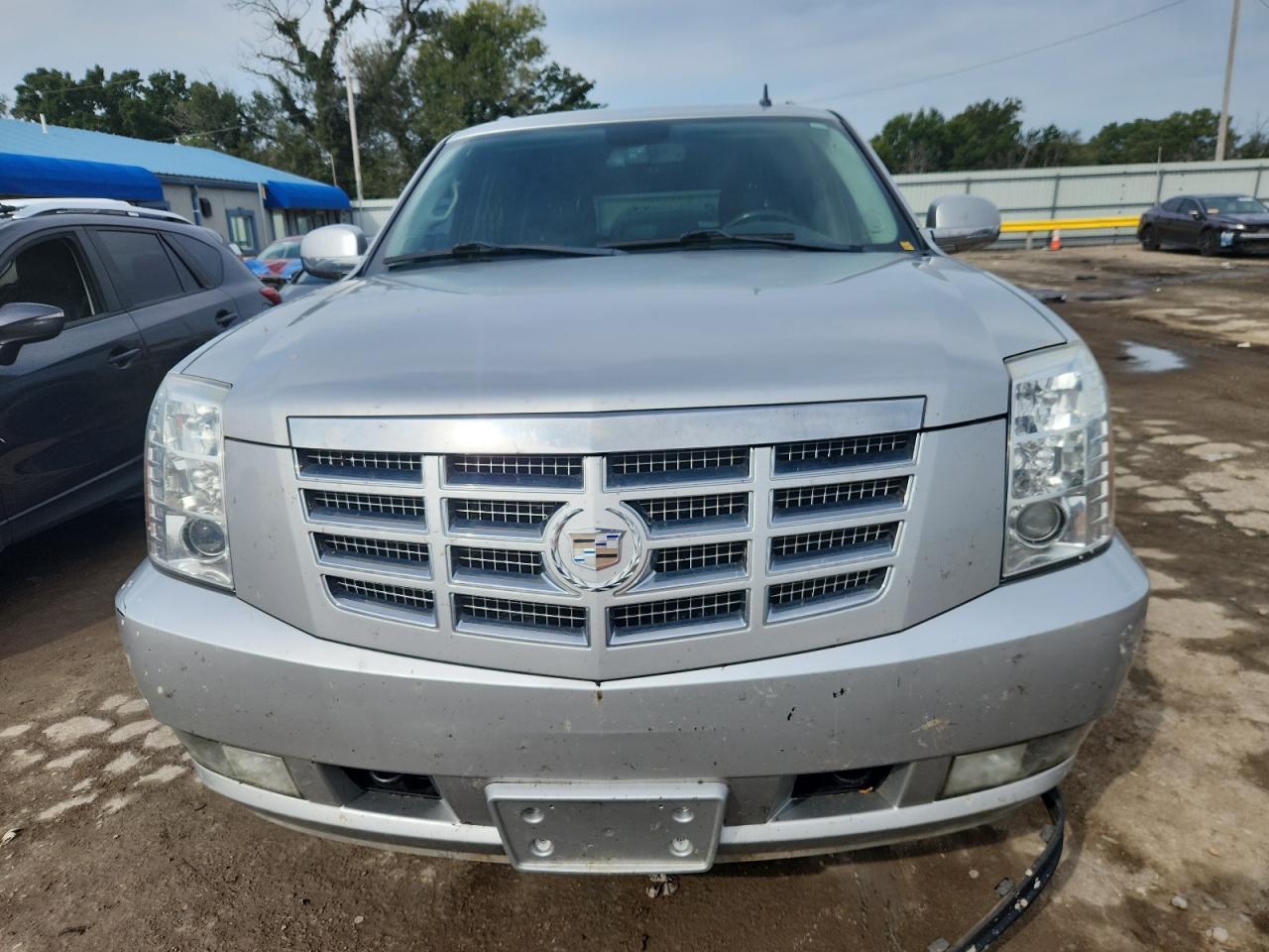 2011 CADILLAC ESCALADE