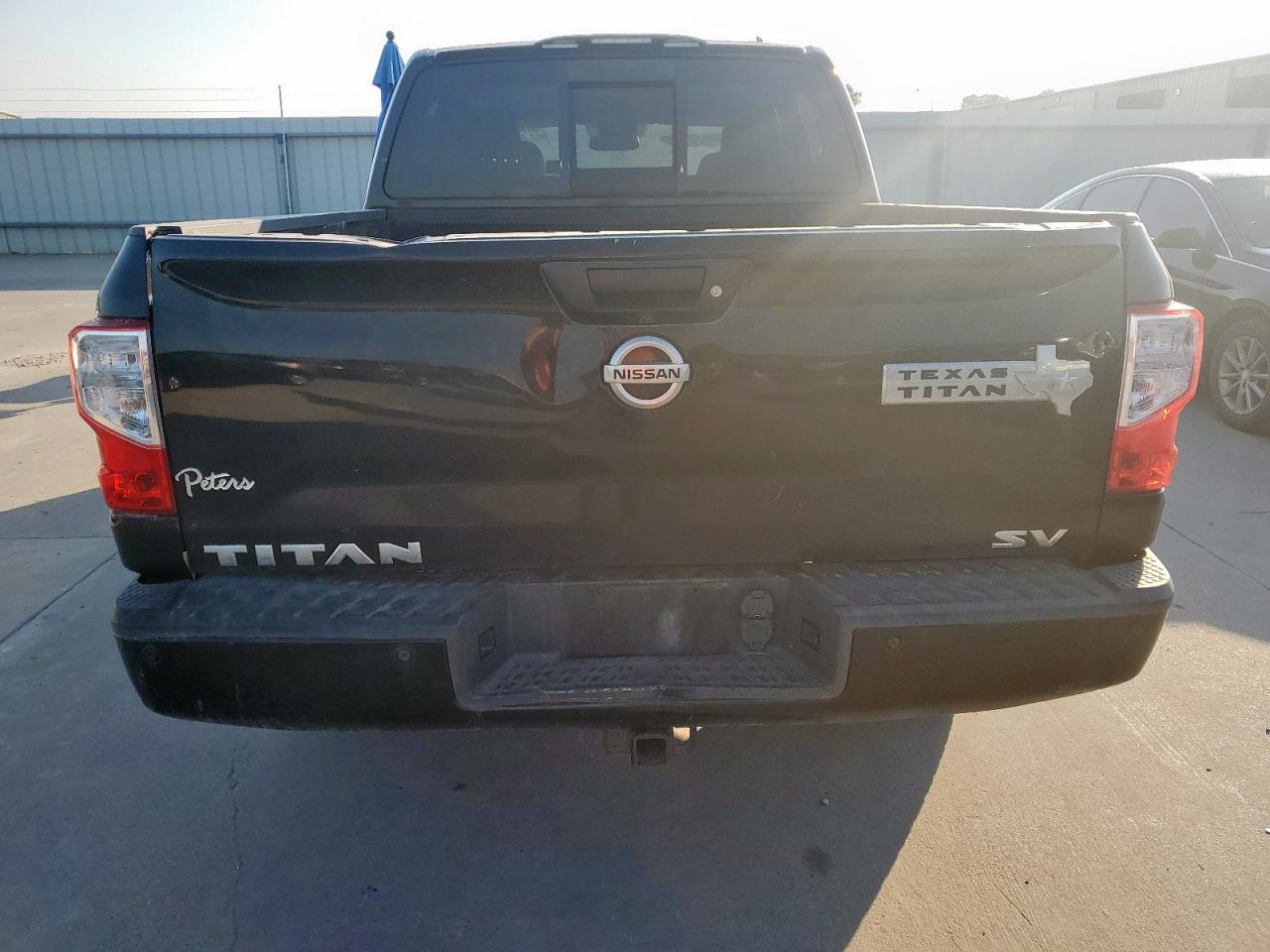 2017 NISSAN Titan