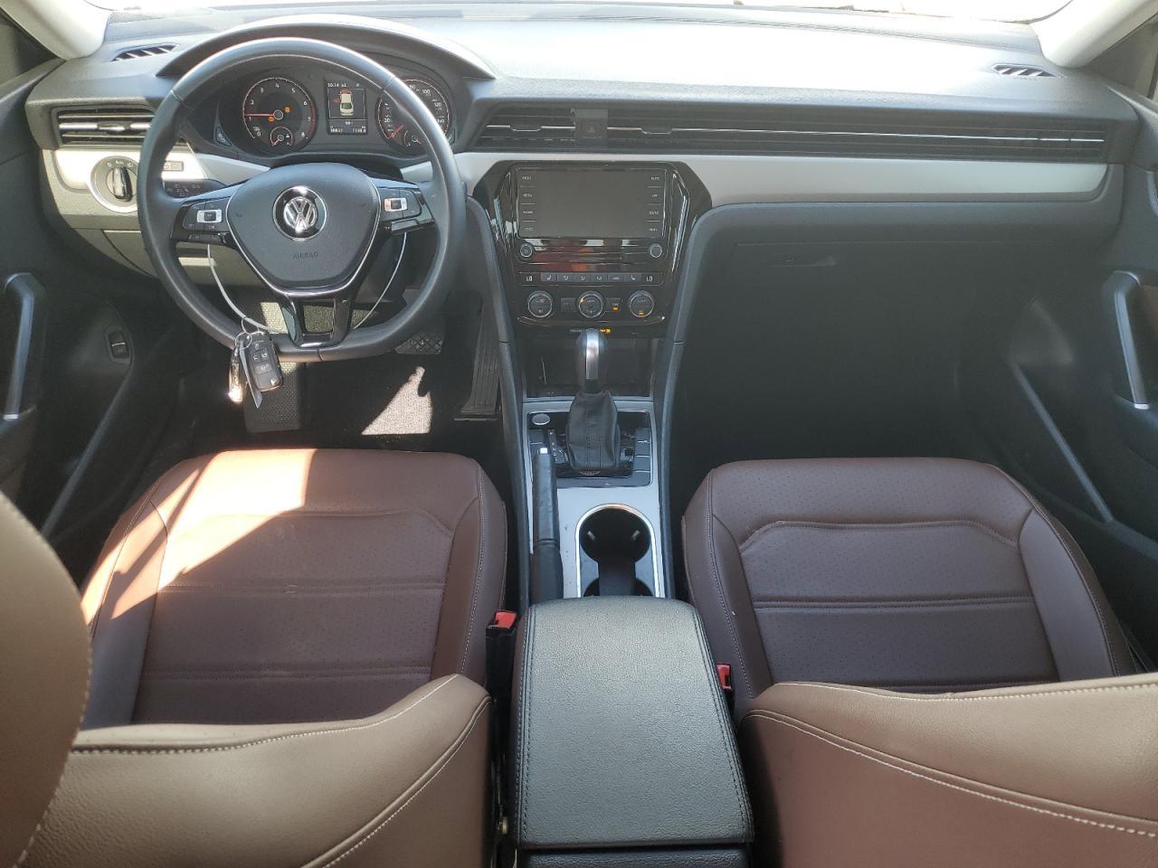 2022 VOLKSWAGEN Passat