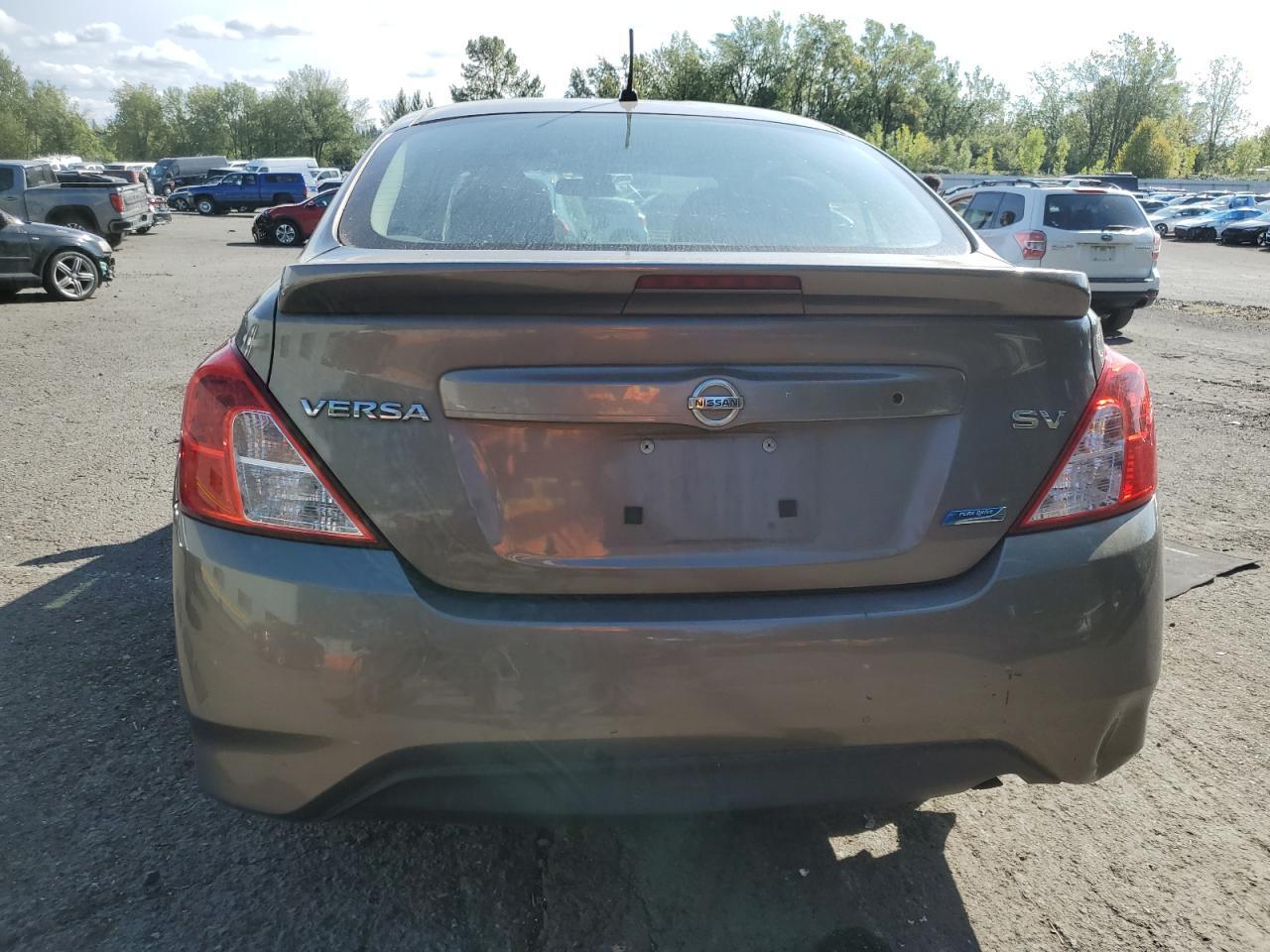 2015 NISSAN VERSA