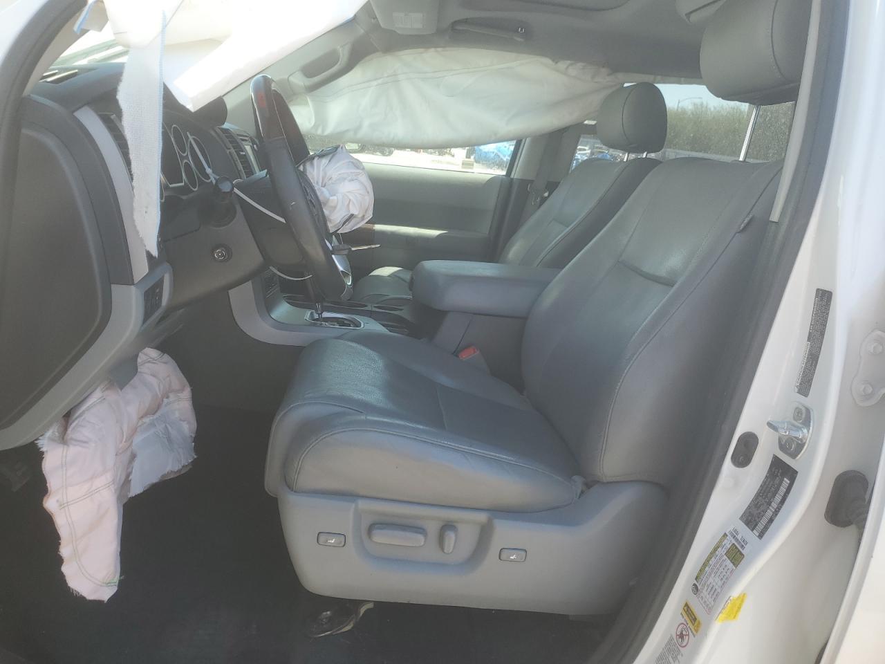 2016 TOYOTA Sequoia