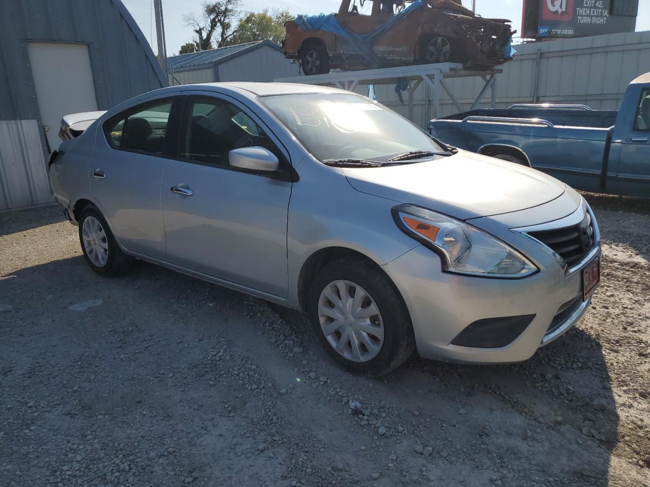2019 NISSAN VERSA
