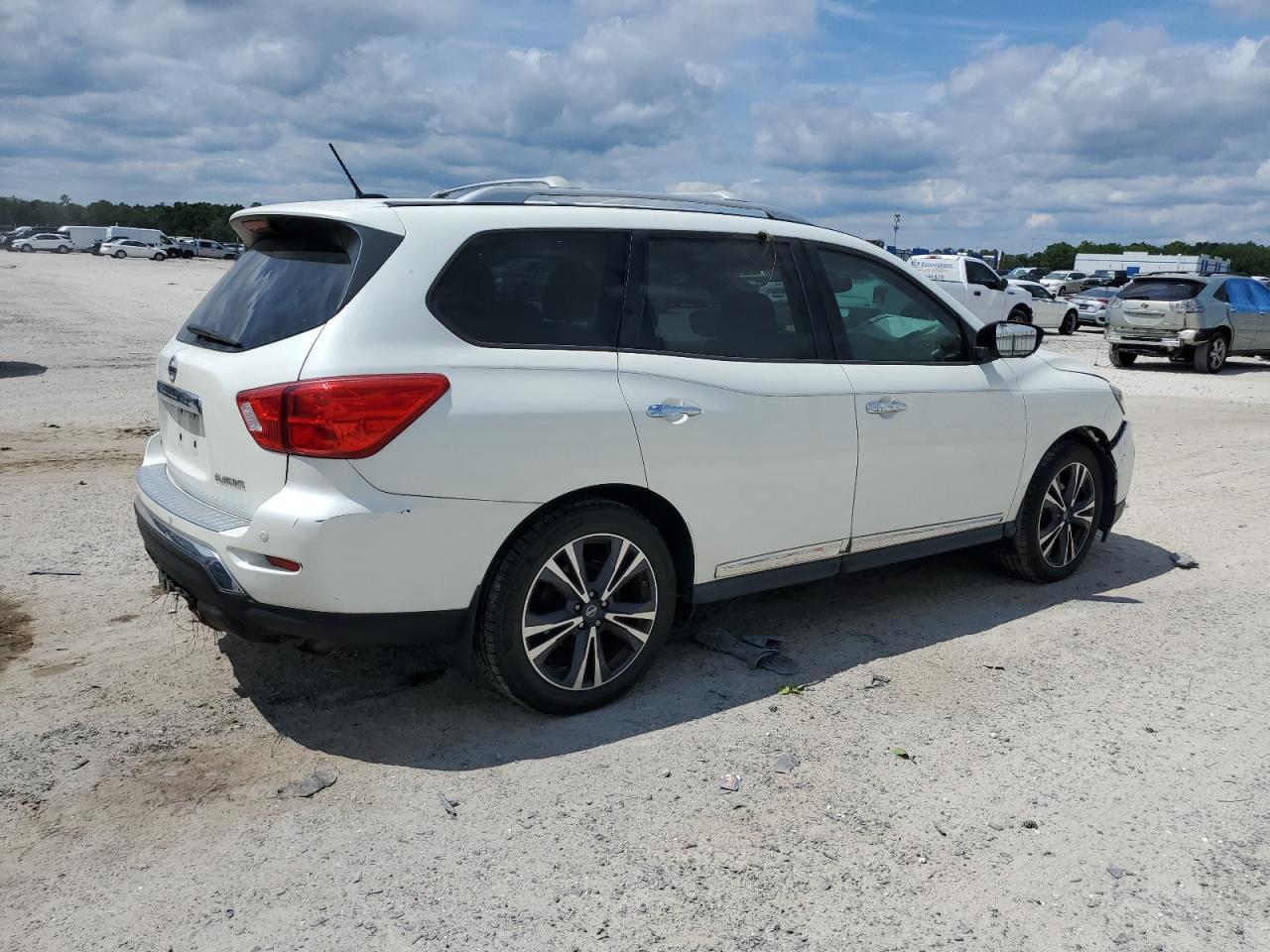 2017 NISSAN PATHFINDER