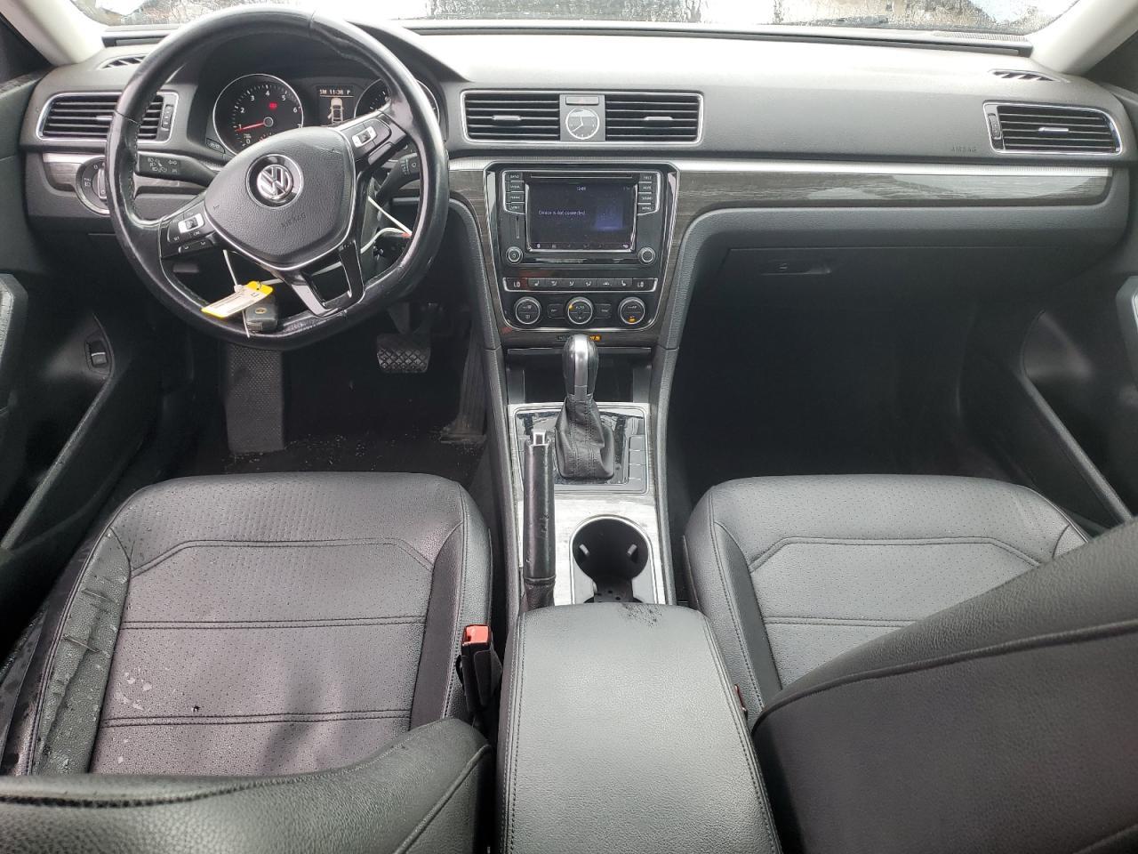 2016 VOLKSWAGEN Passat