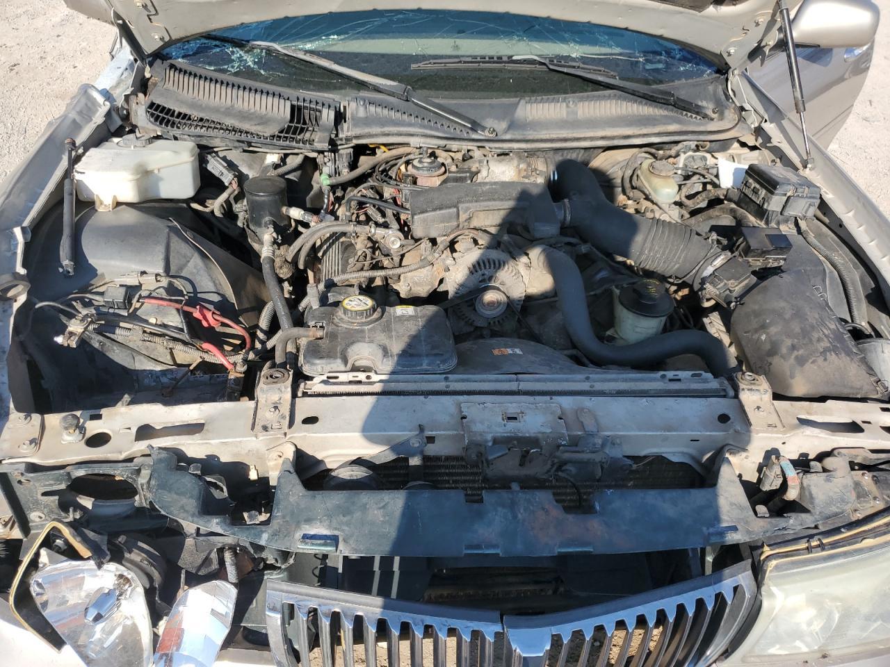 2002 LINCOLN Town Car