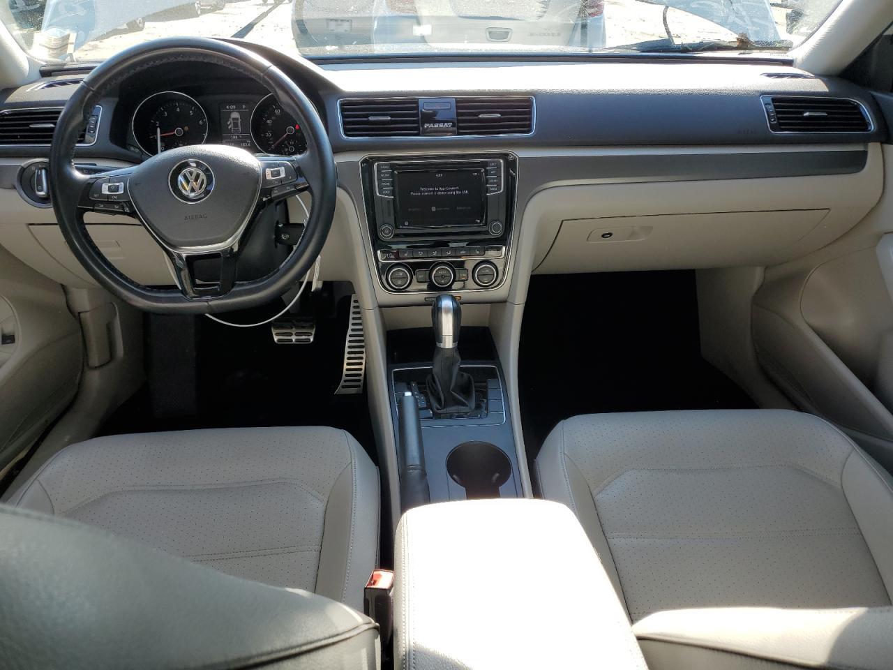 2018 VOLKSWAGEN Passat
