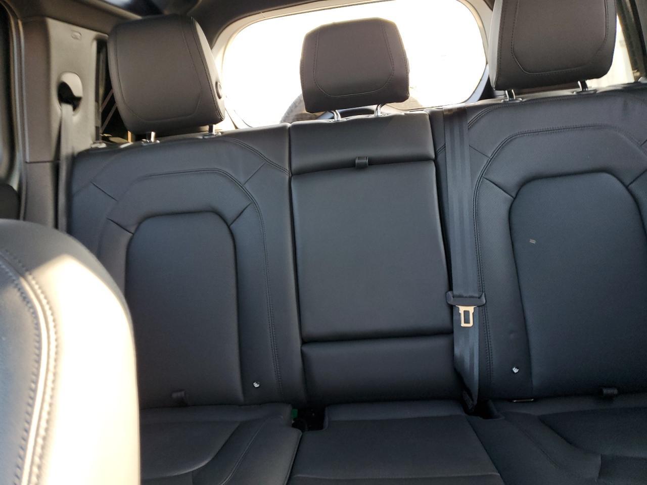 2024 LAND ROVER Defender