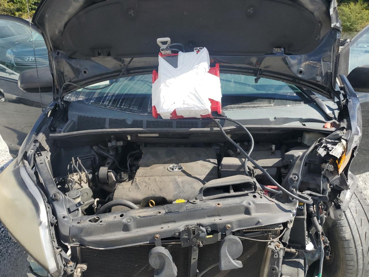 2011 TOYOTA SIENNA