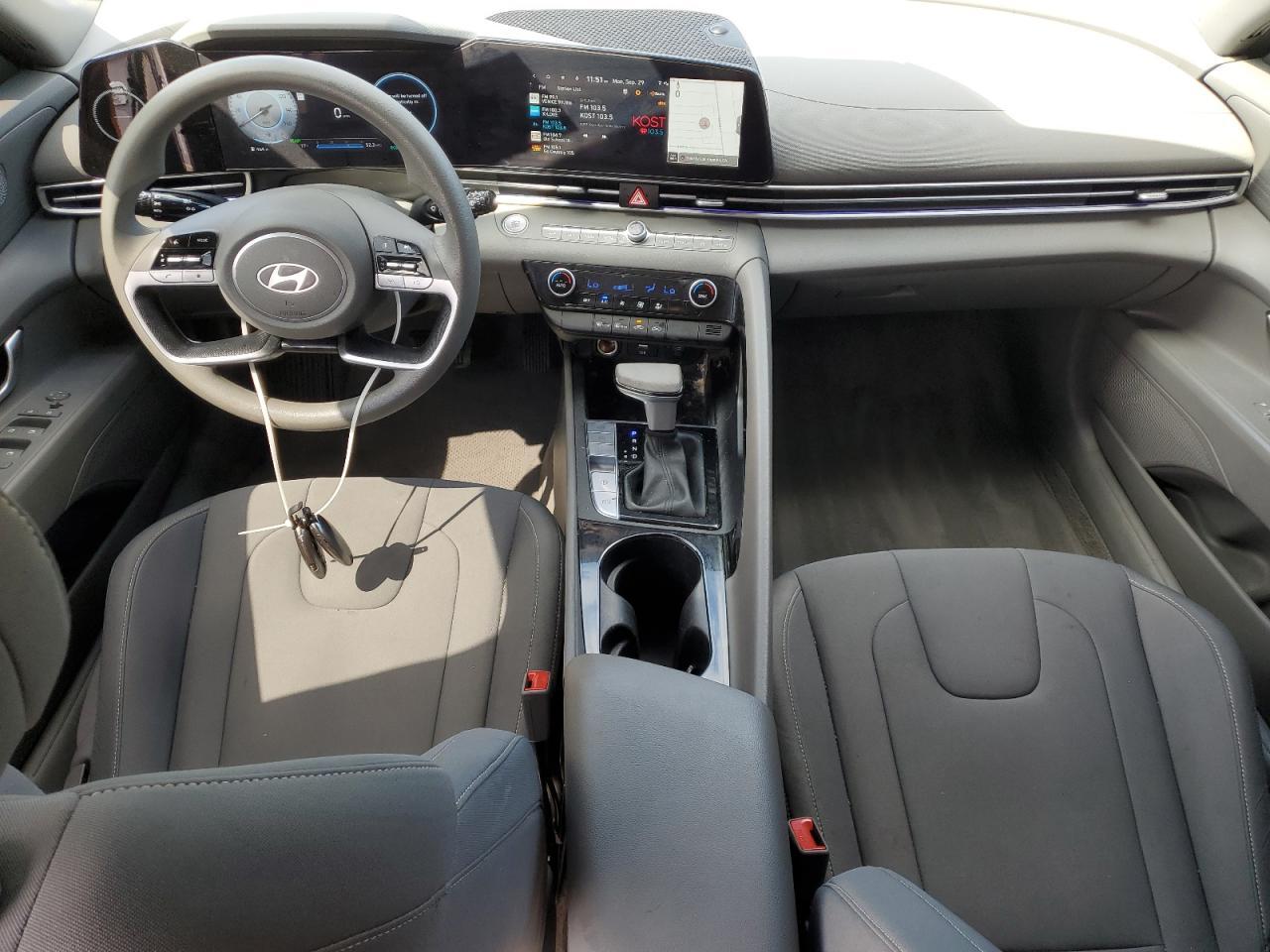 2024 HYUNDAI ELANTRA