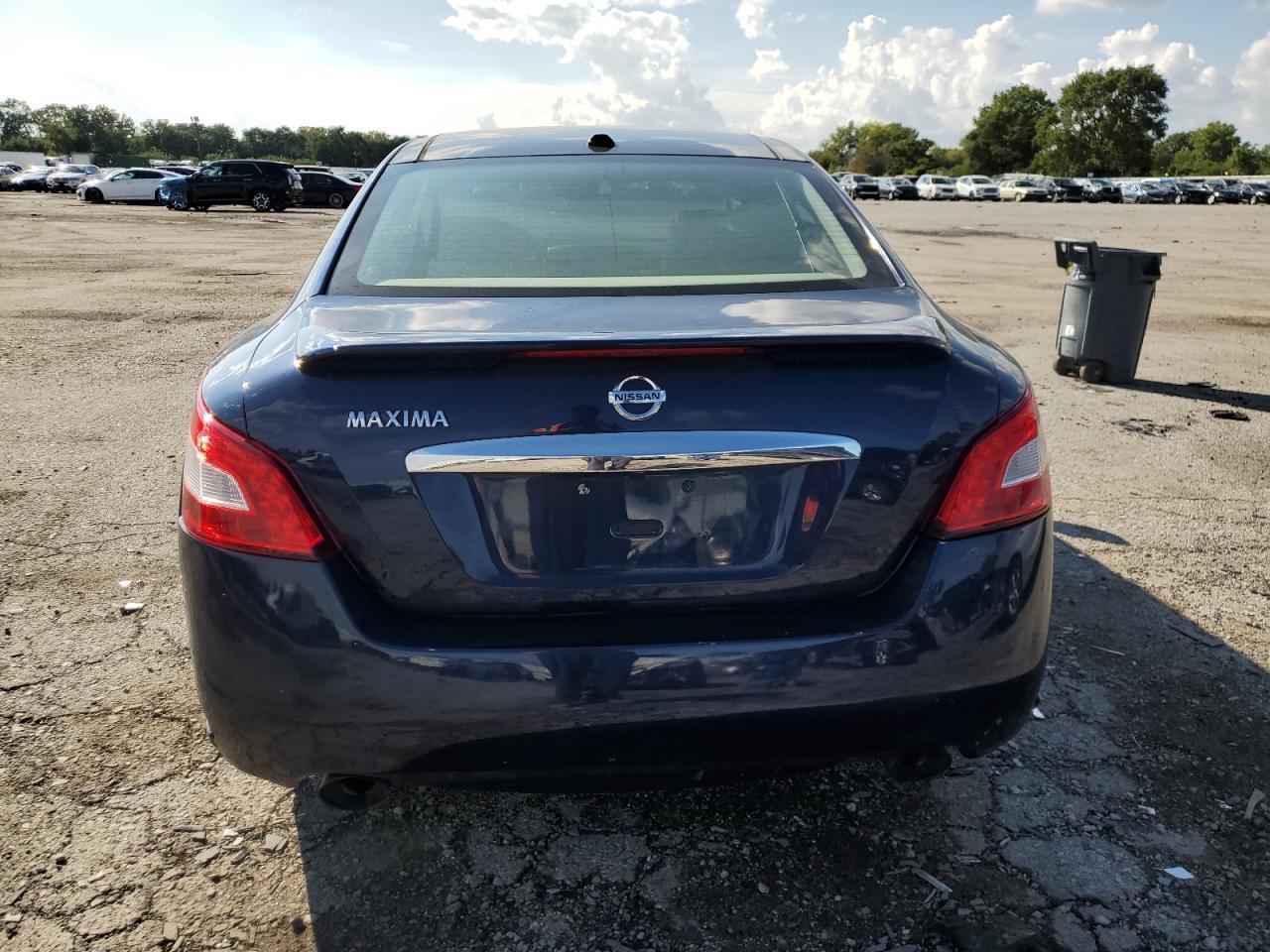 2010 NISSAN Maxima
