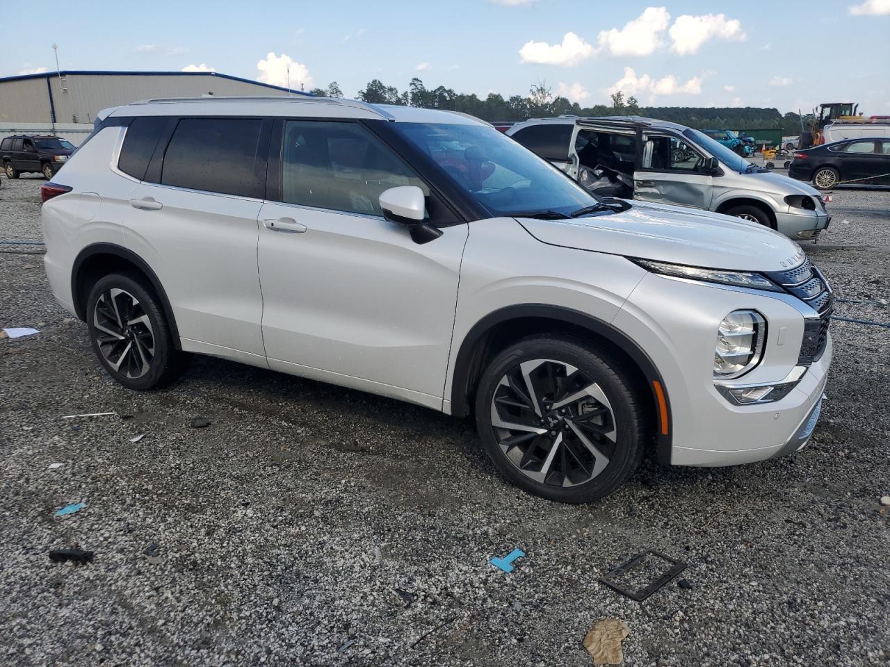 2022 MITSUBISHI outlander