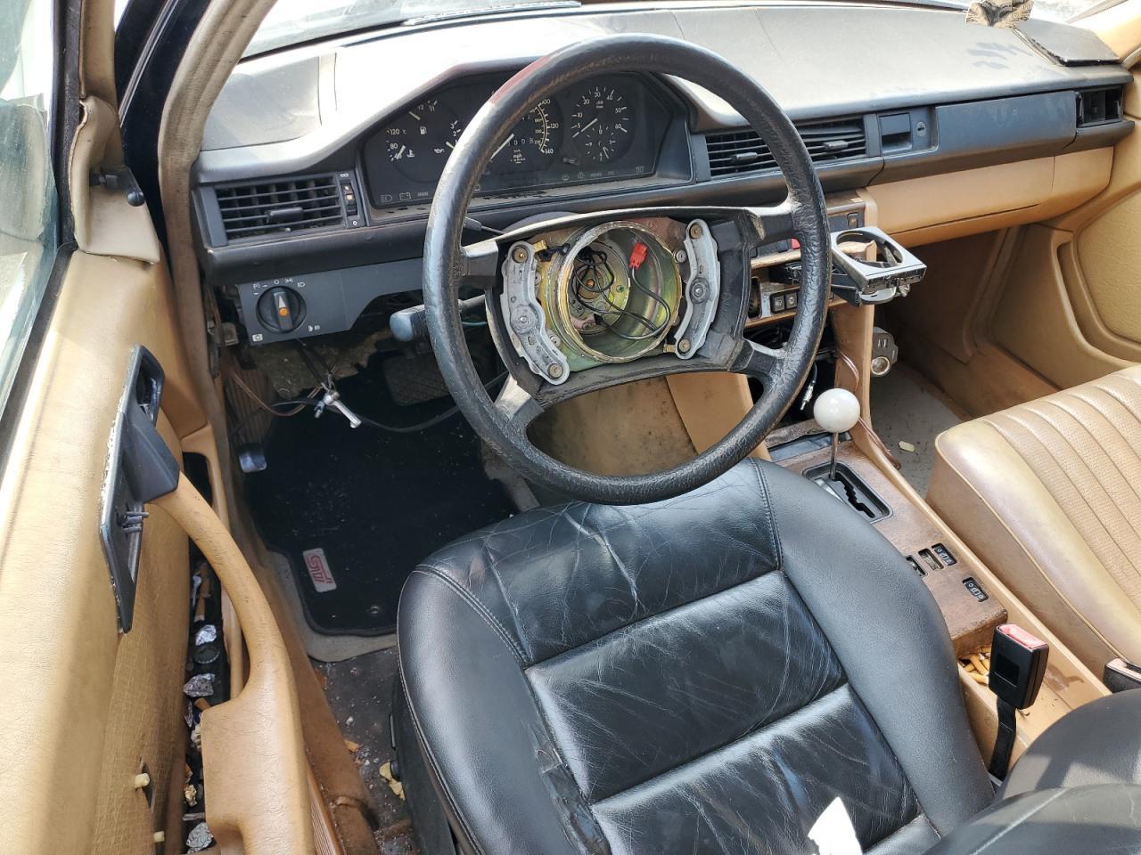 1987 MERCEDES-BENZ 300