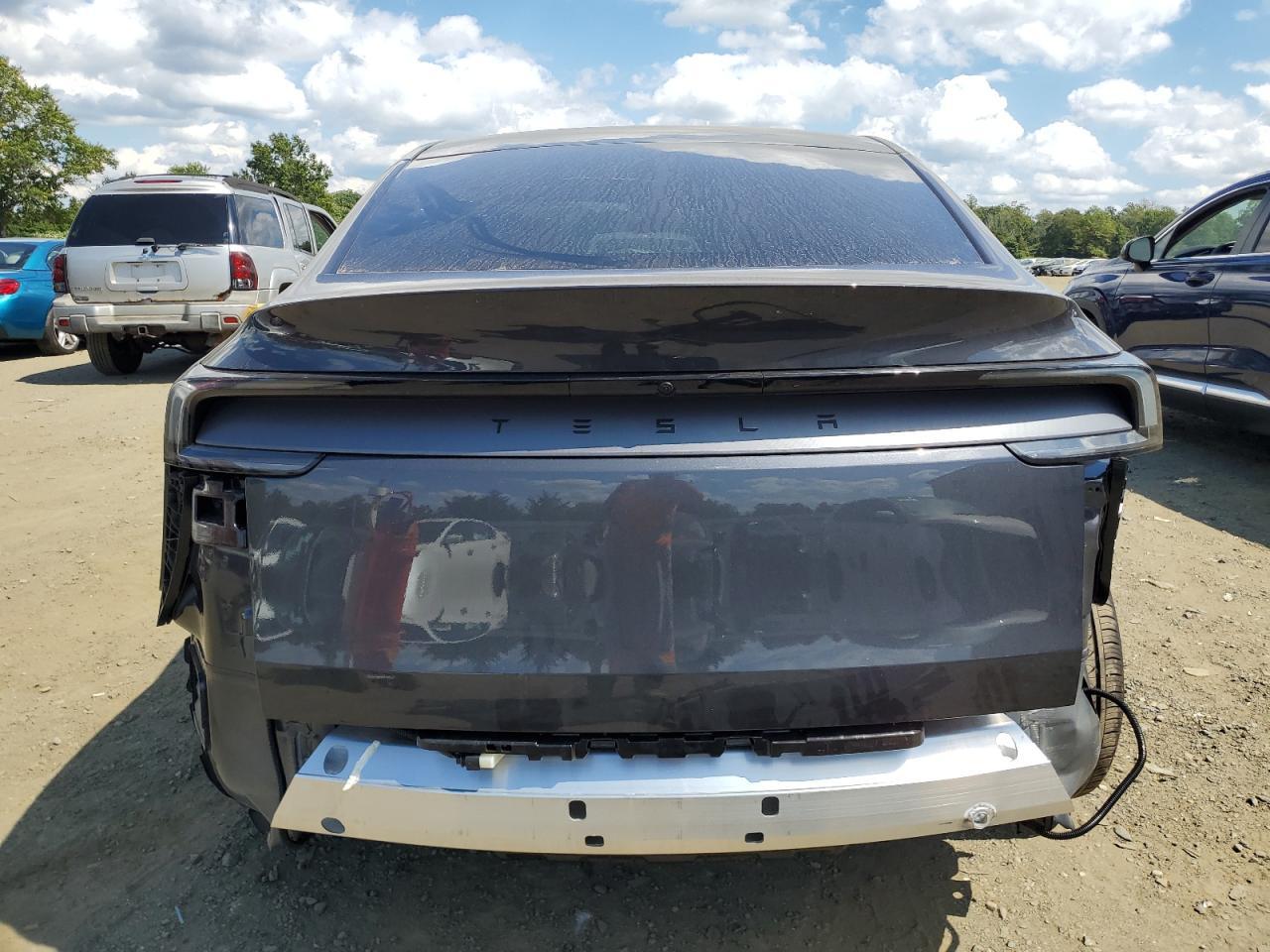 2026 TESLA MODEL Y