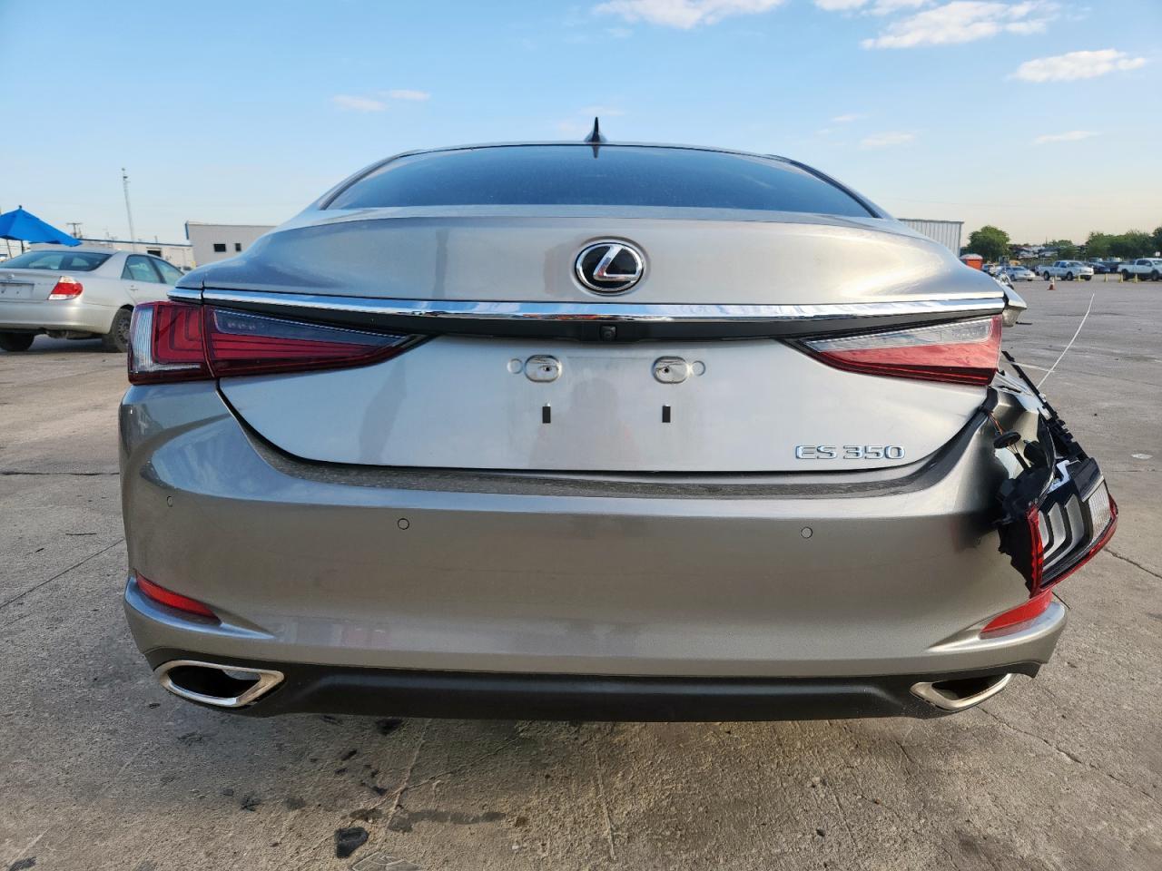 2020 LEXUS Es