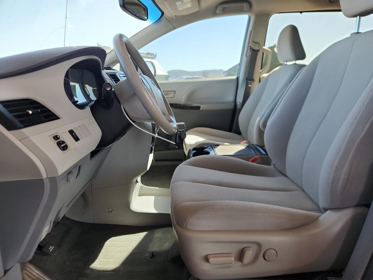 2014 TOYOTA SIENNA