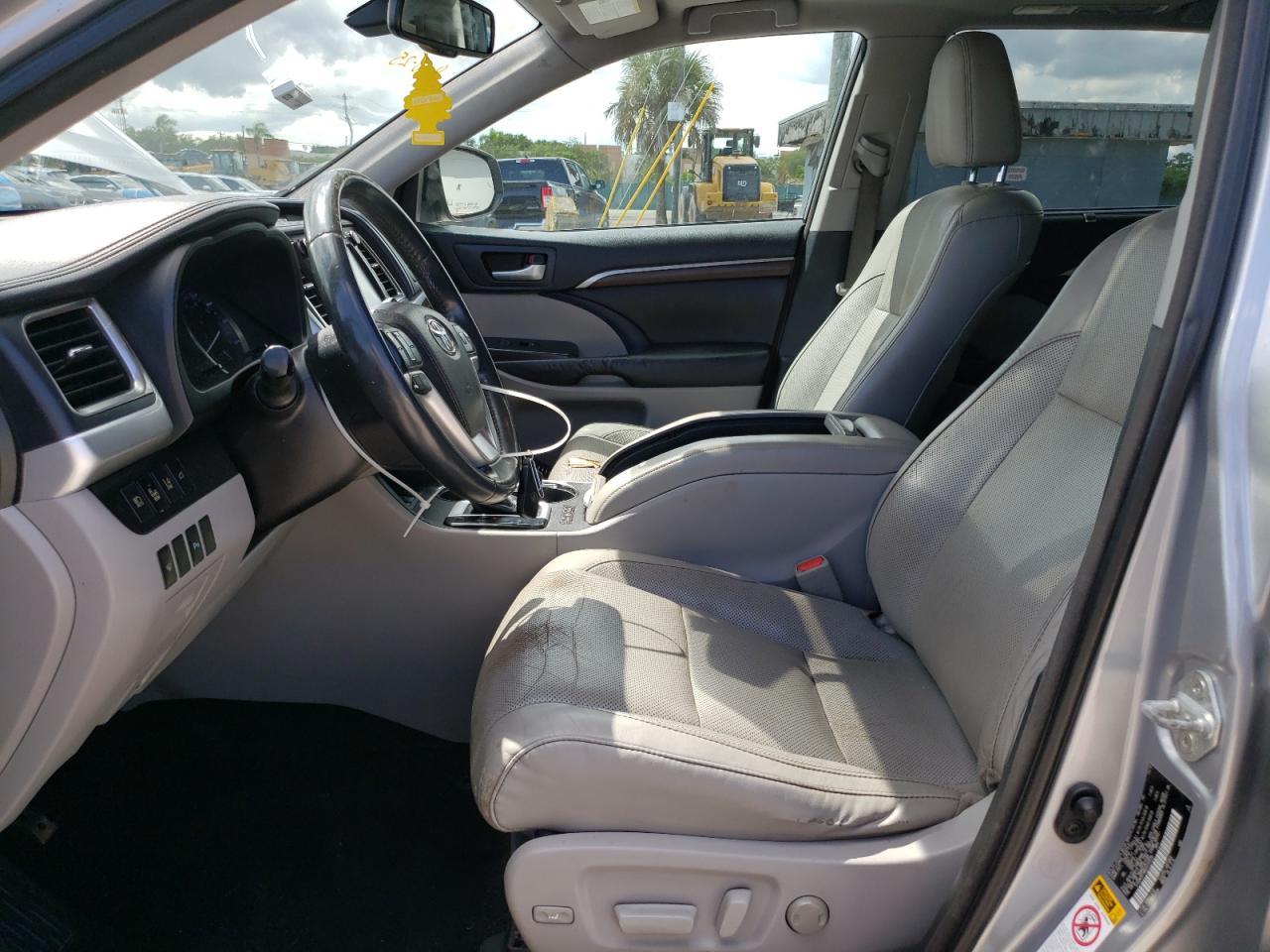 2016 TOYOTA HIGHLANDER