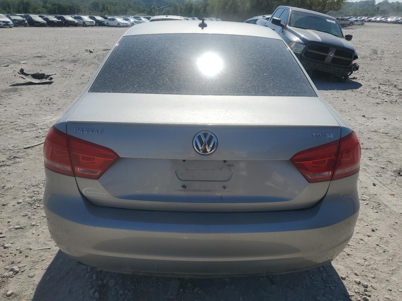 2012 VOLKSWAGEN Passat