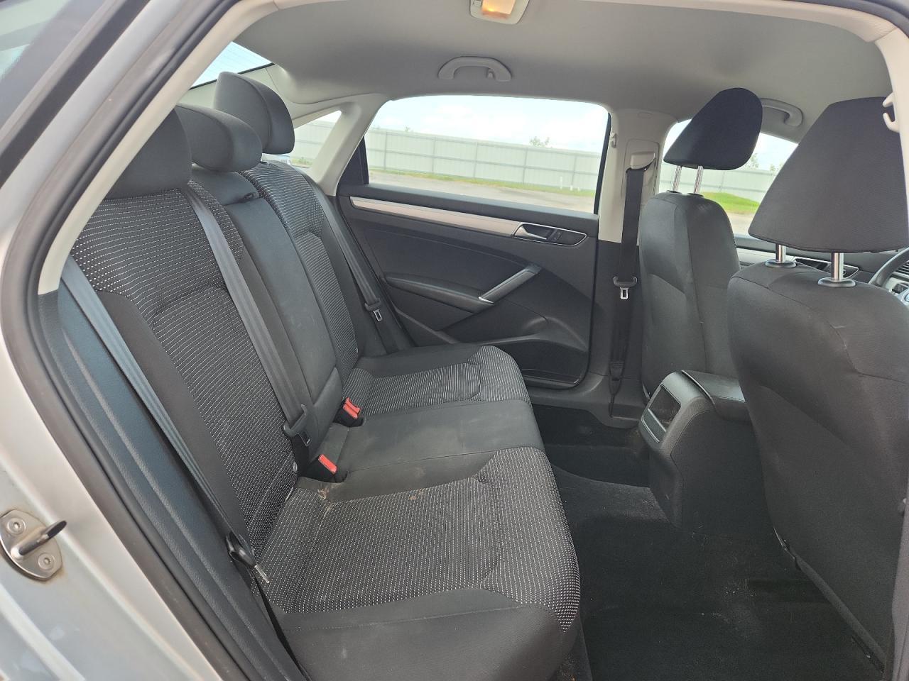 2017 VOLKSWAGEN Passat