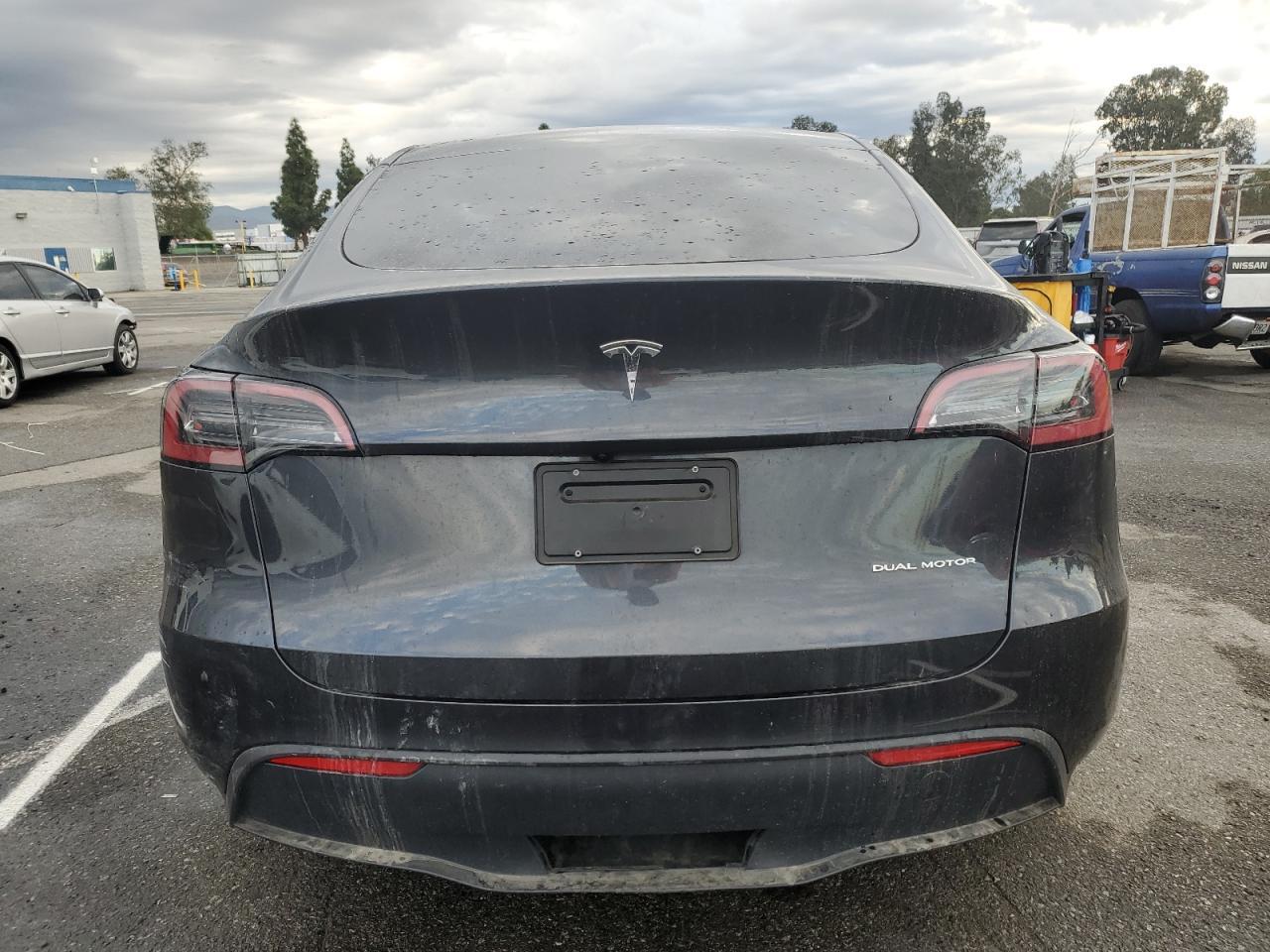 2025 TESLA MODEL Y