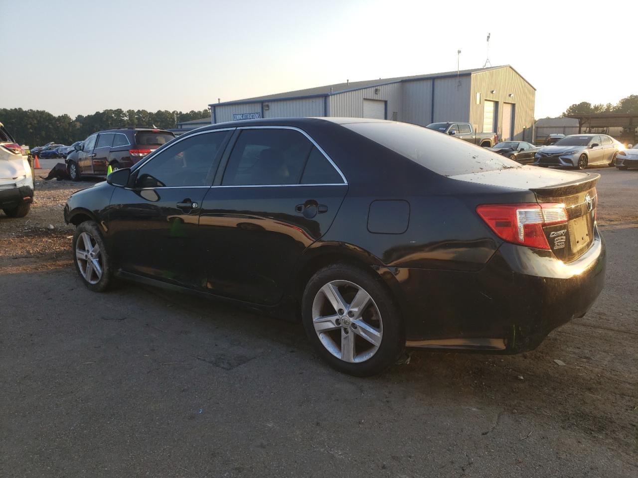 2014 TOYOTA CAMRY