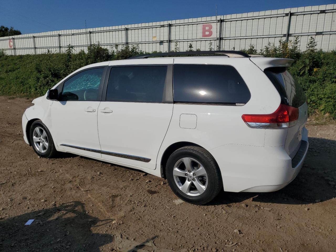 2014 TOYOTA SIENNA