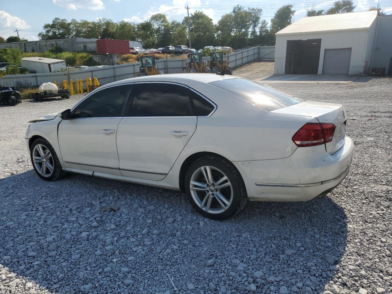 2012 VOLKSWAGEN Passat