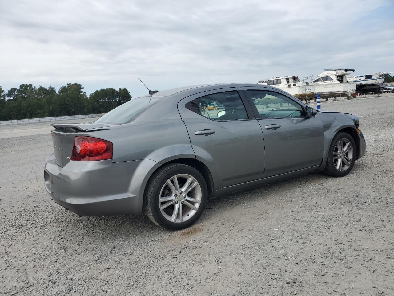 2013 DODGE Avenger