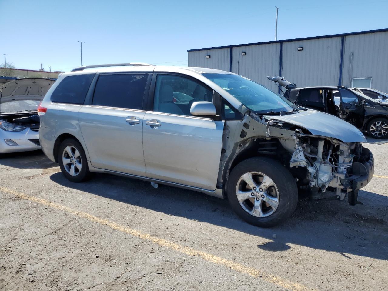 2011 TOYOTA SIENNA