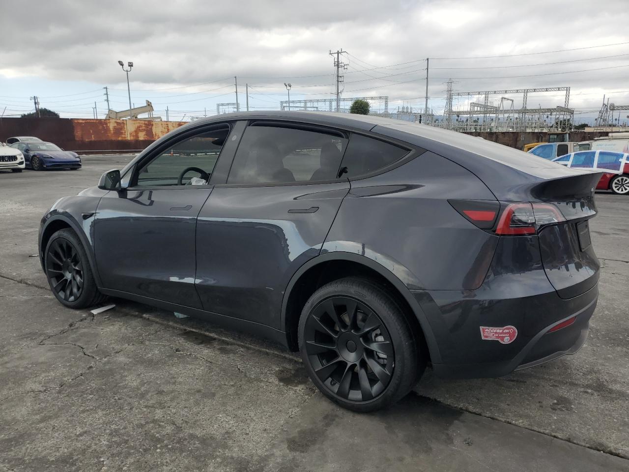 2024 TESLA MODEL Y