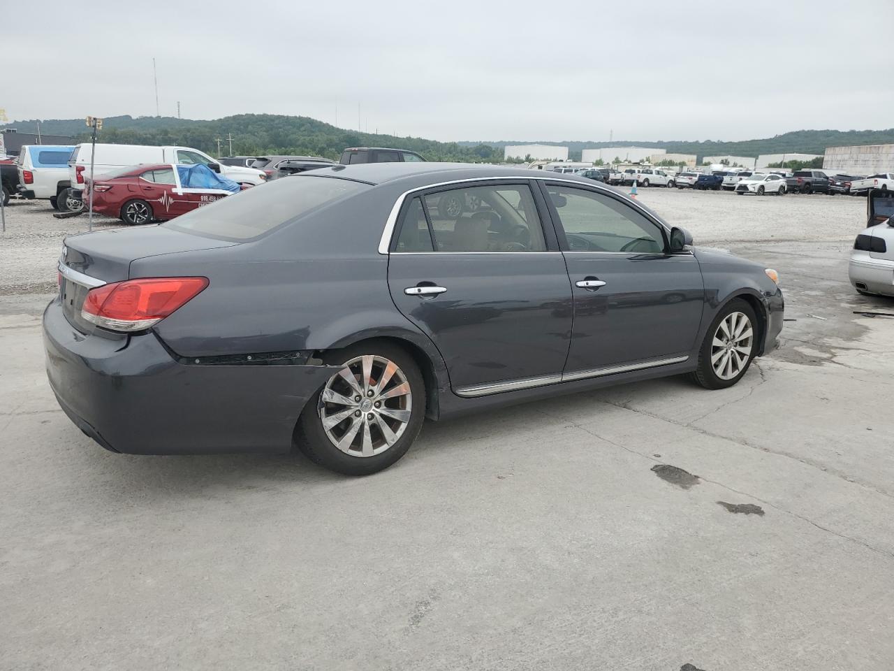 2011 TOYOTA Avalon