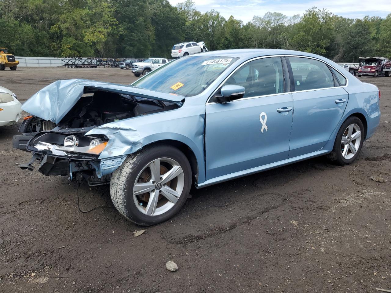 2013 VOLKSWAGEN Passat