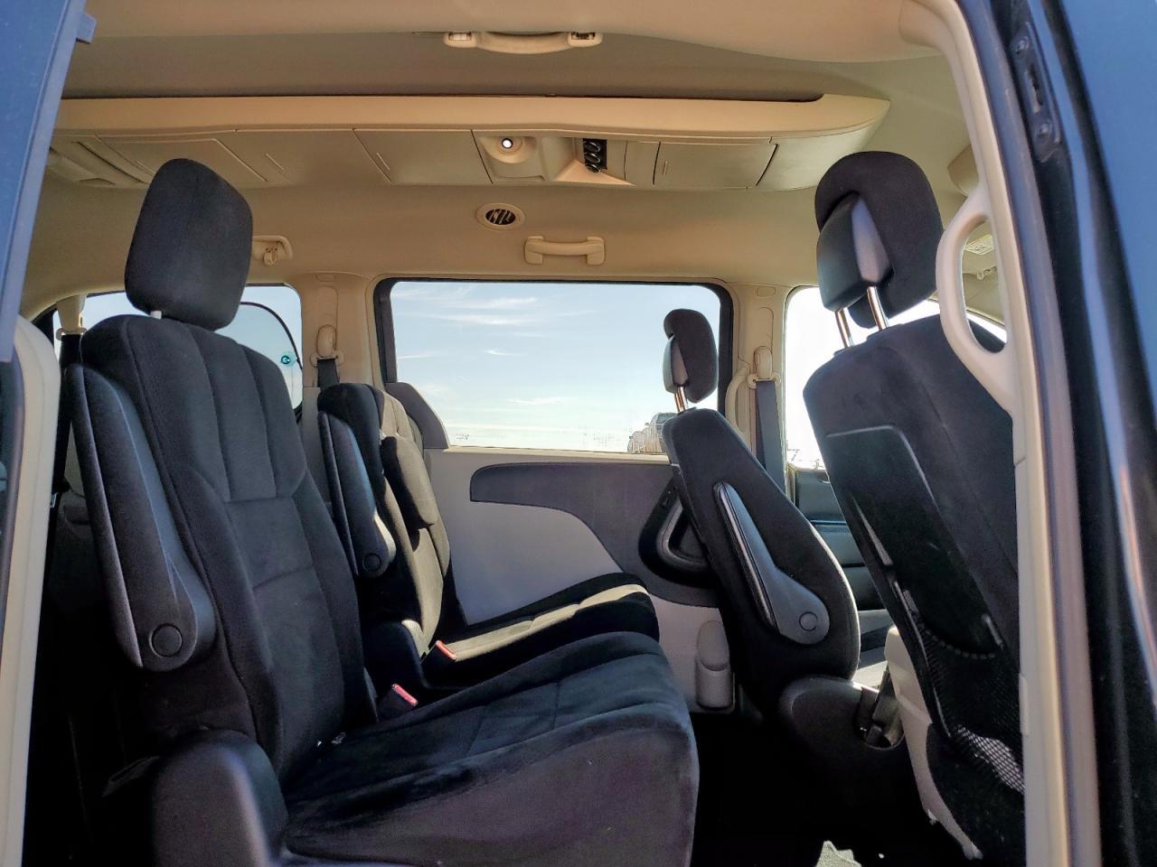 2011 CHRYSLER Town & Country