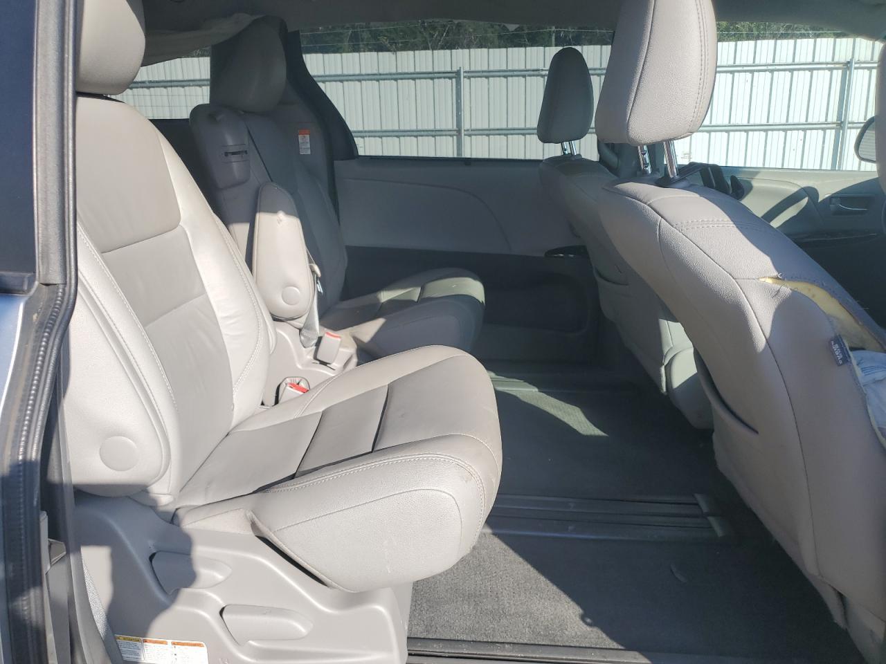 2016 TOYOTA SIENNA