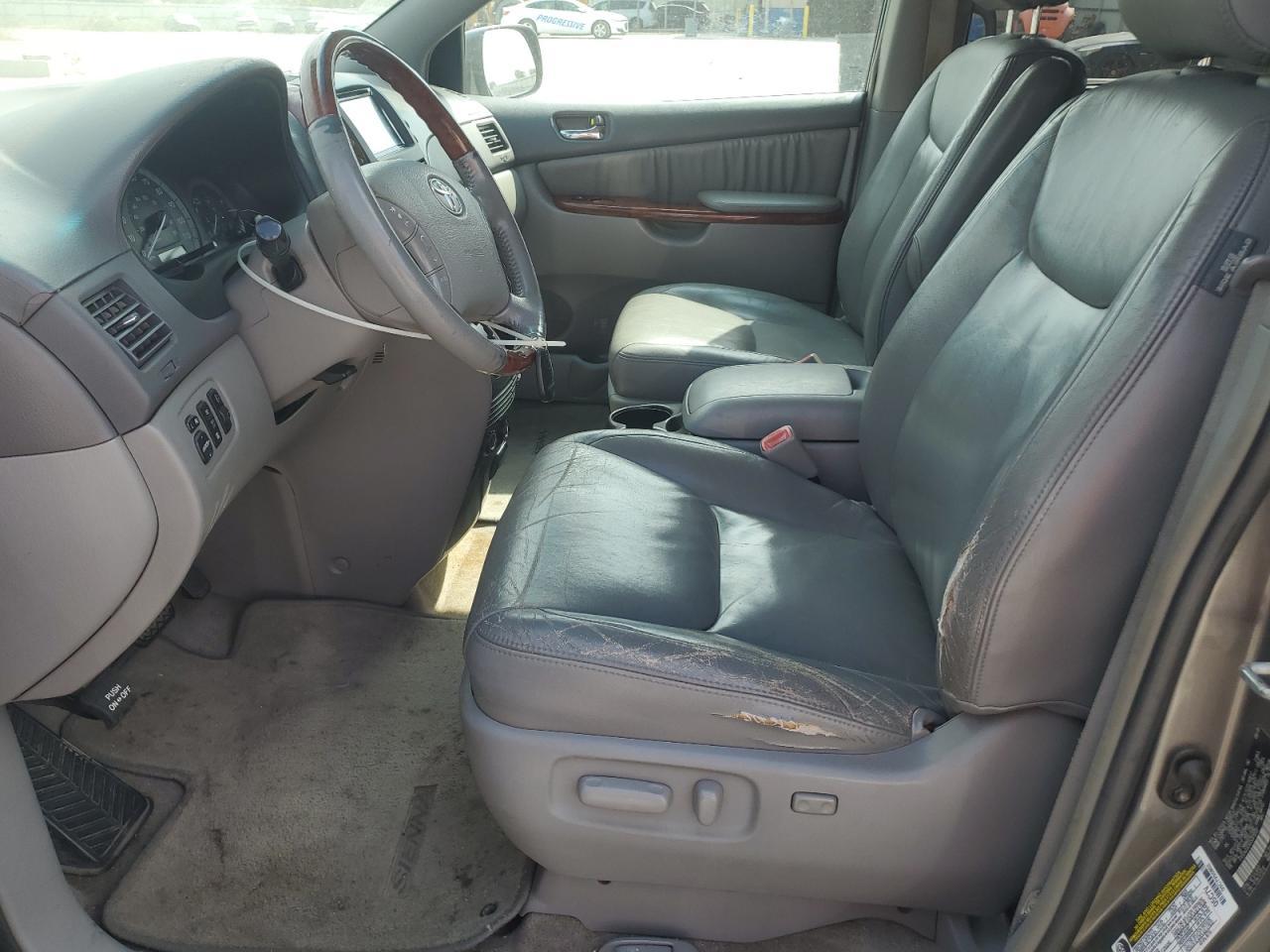 2005 TOYOTA SIENNA
