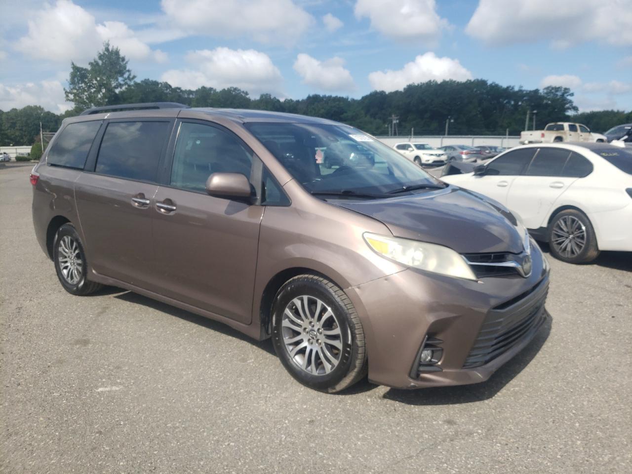 2018 TOYOTA SIENNA