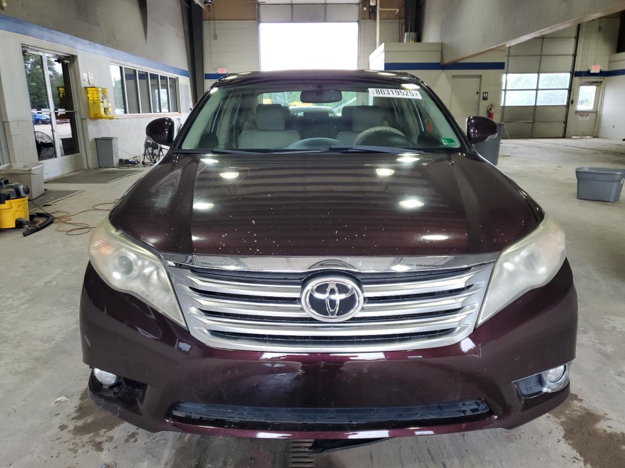 2011 TOYOTA Avalon
