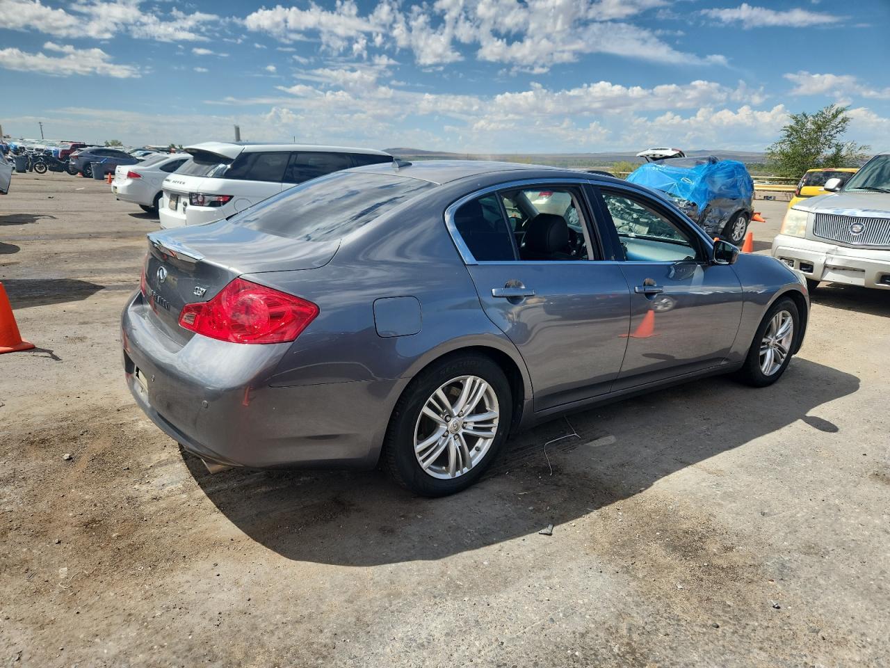 2013 INFINITI G37