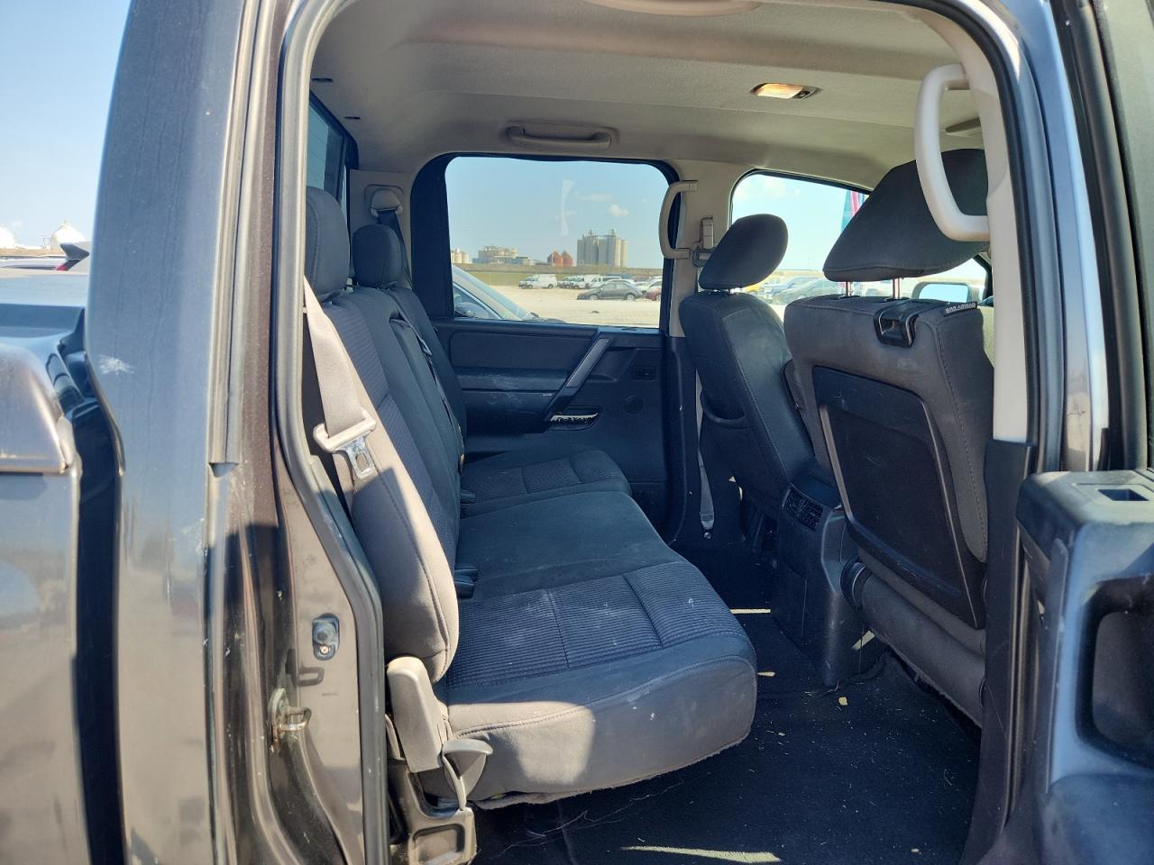 2011 NISSAN Titan