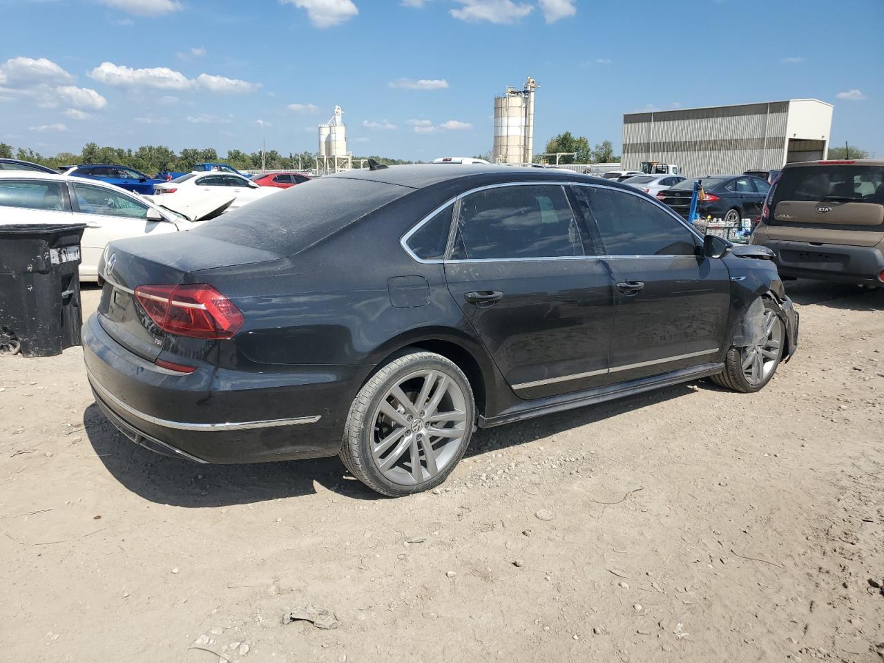 2017 VOLKSWAGEN Passat