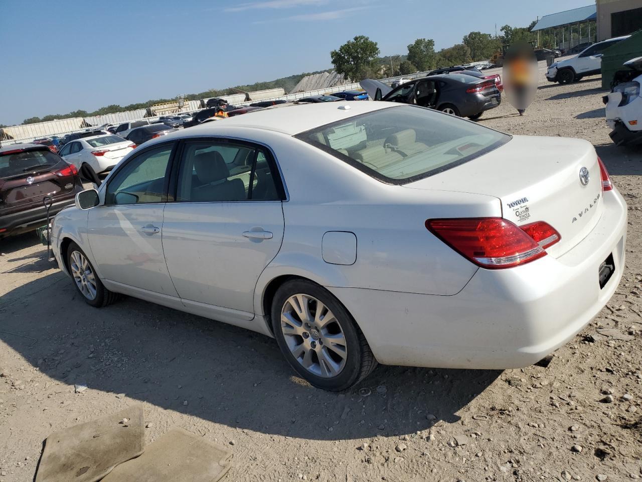 2010 TOYOTA Avalon