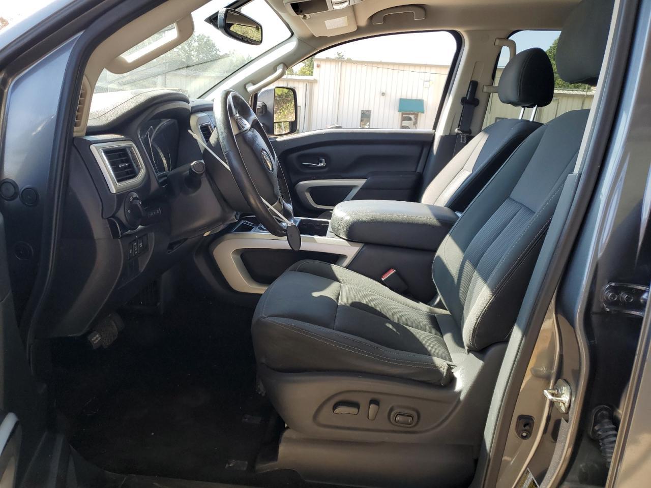 2016 NISSAN Titan