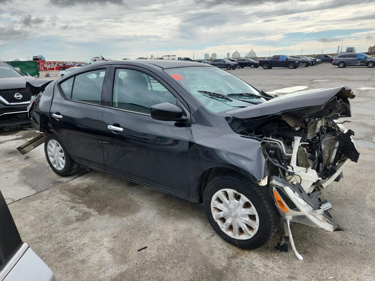 2015 NISSAN VERSA