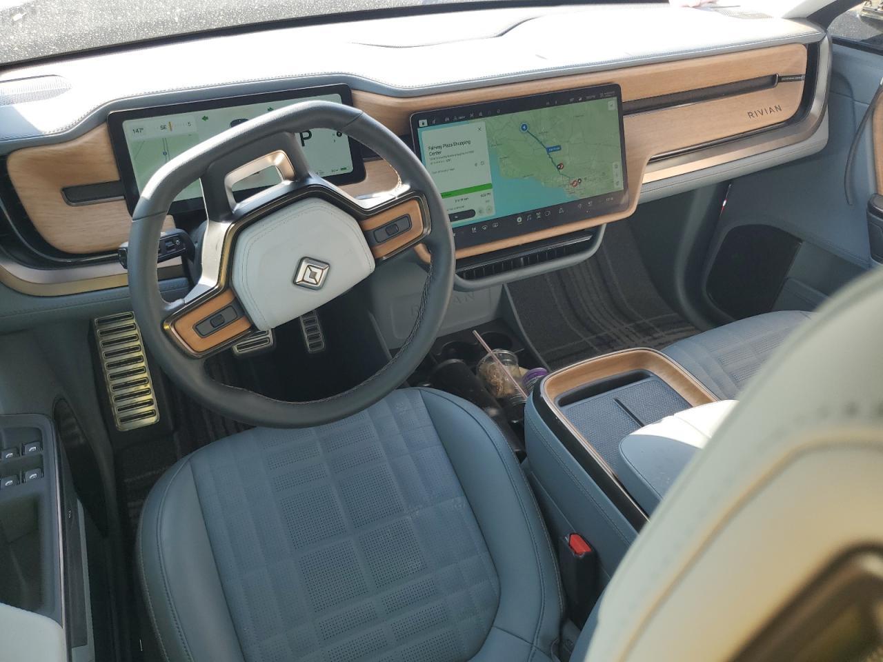 2025 RIVIAN R1s