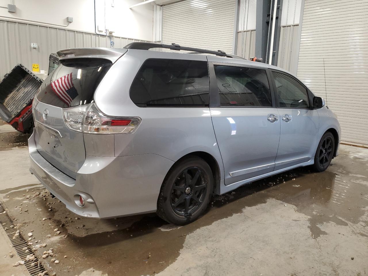 2014 TOYOTA SIENNA