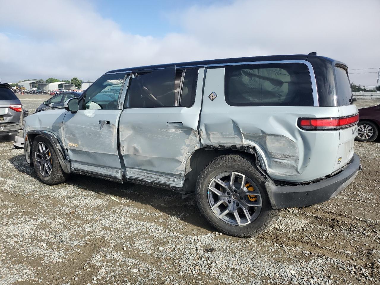 2023 RIVIAN R1s