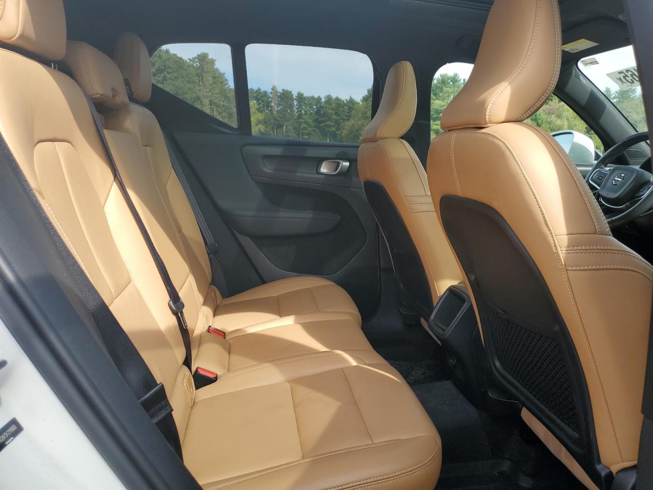 2019 VOLVO XC40