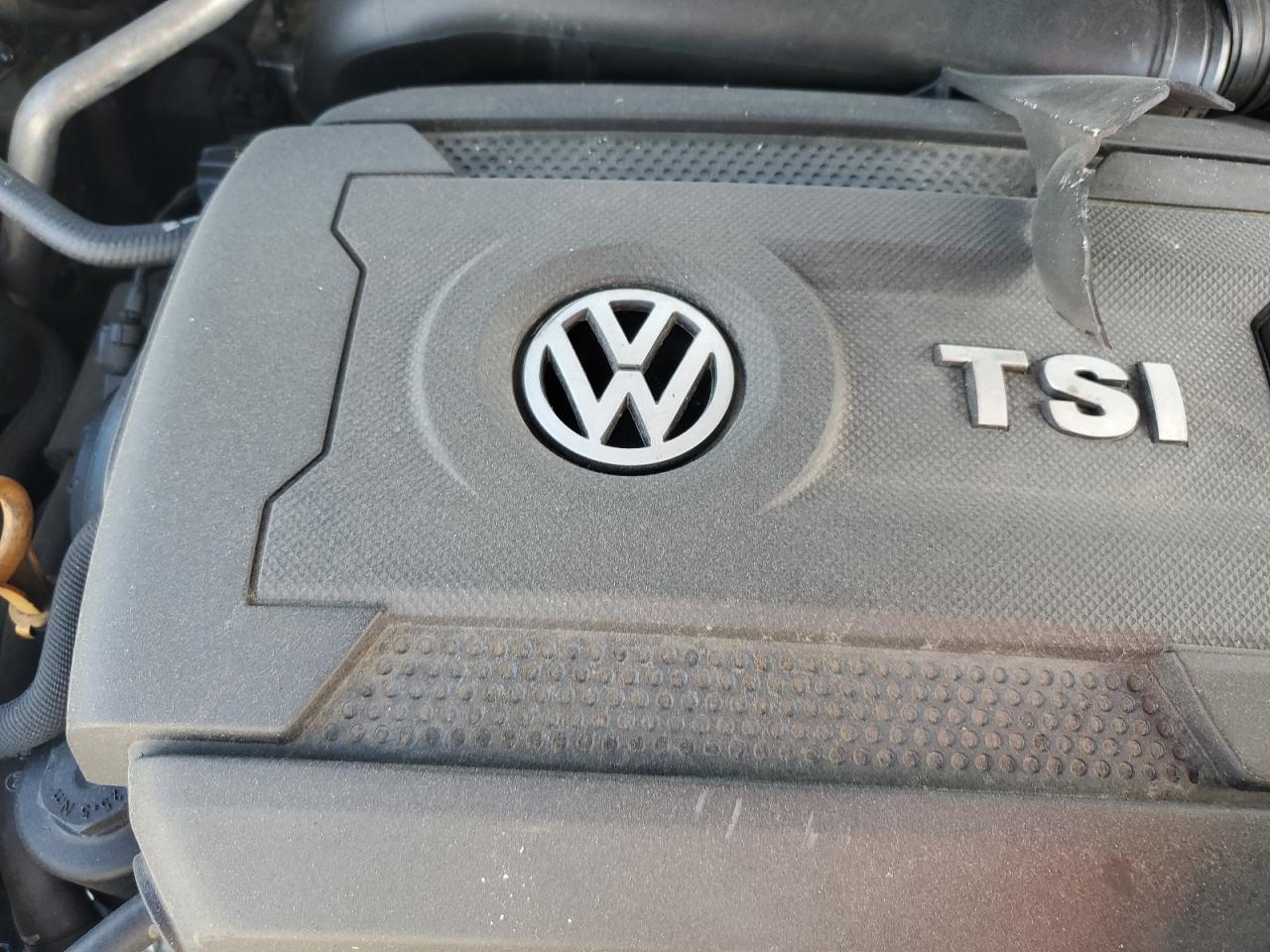 2017 VOLKSWAGEN Passat