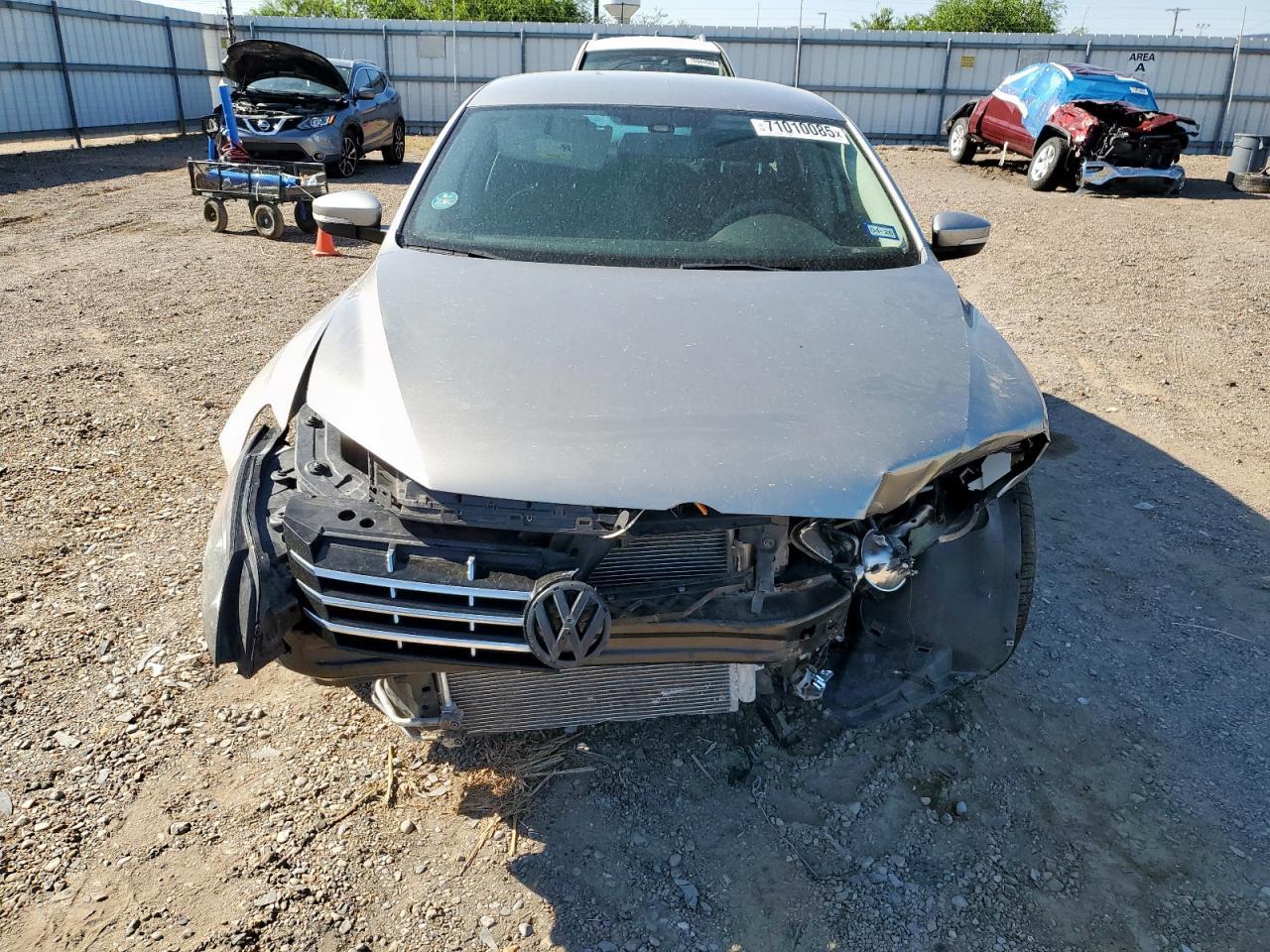 2013 VOLKSWAGEN Passat