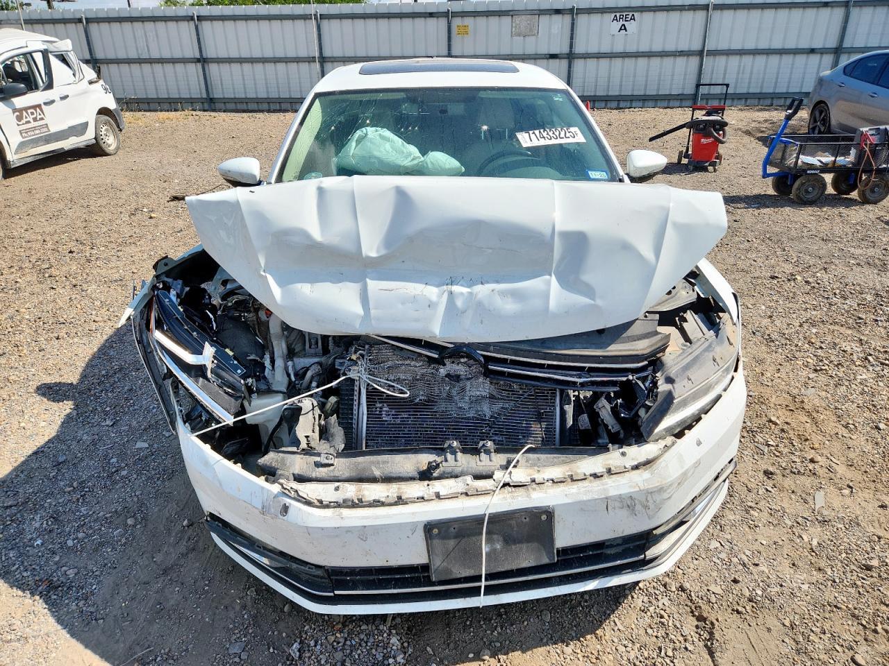 2017 VOLKSWAGEN Passat