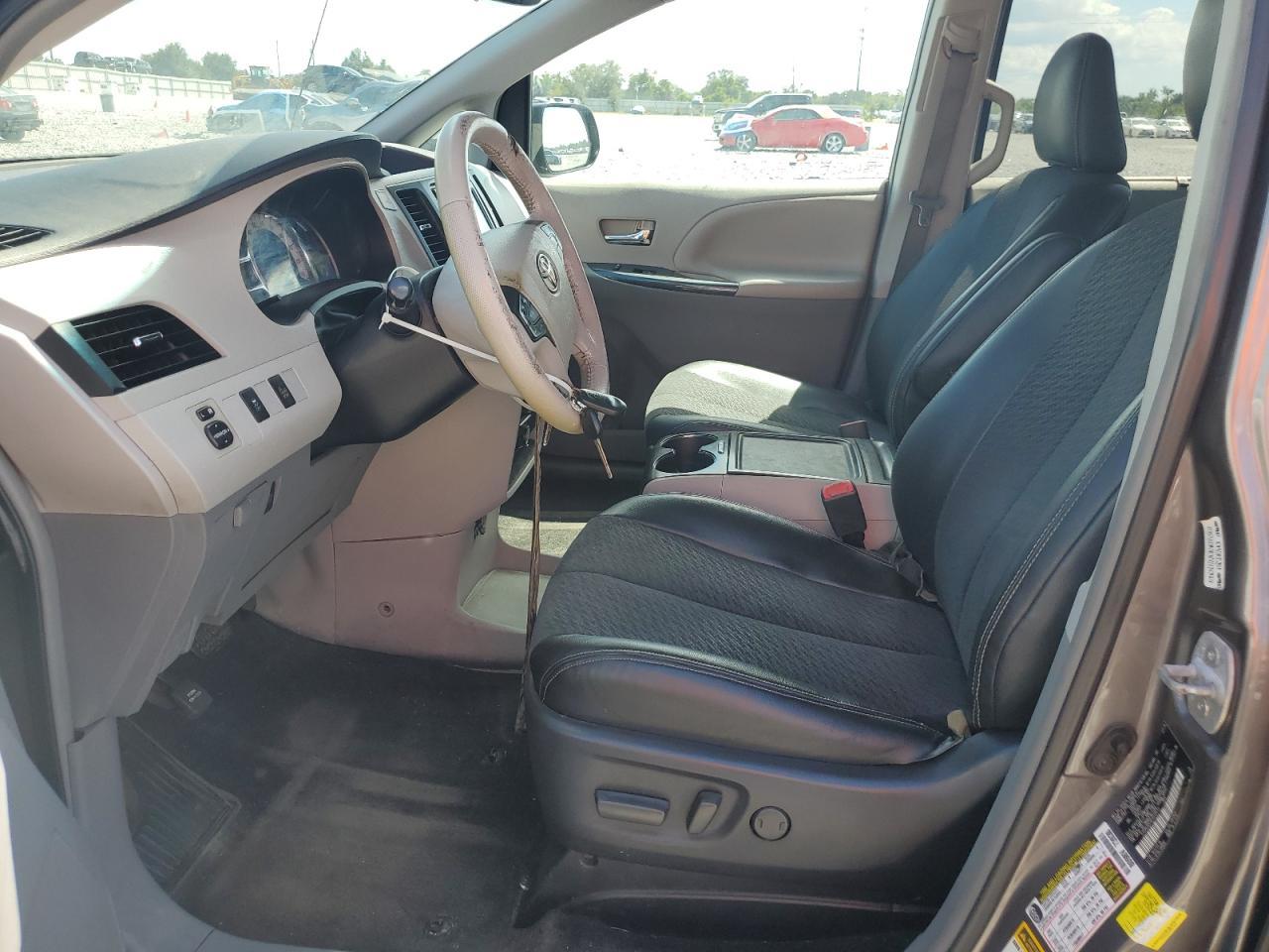 2014 TOYOTA SIENNA